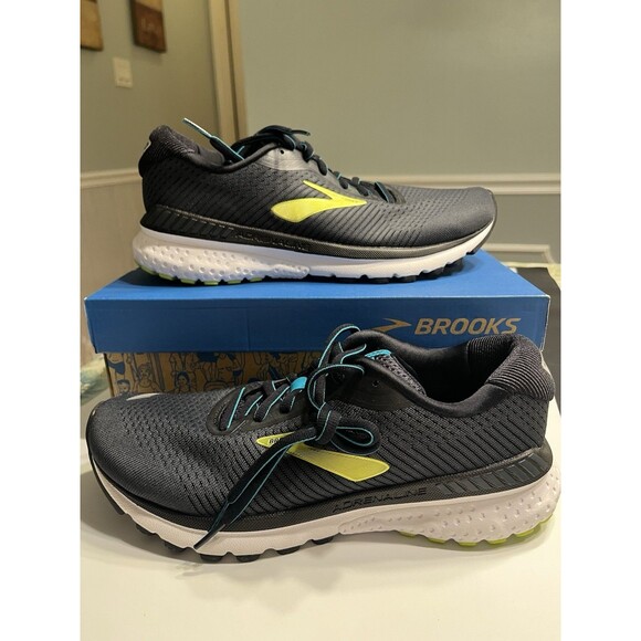 Athletic_Shoes